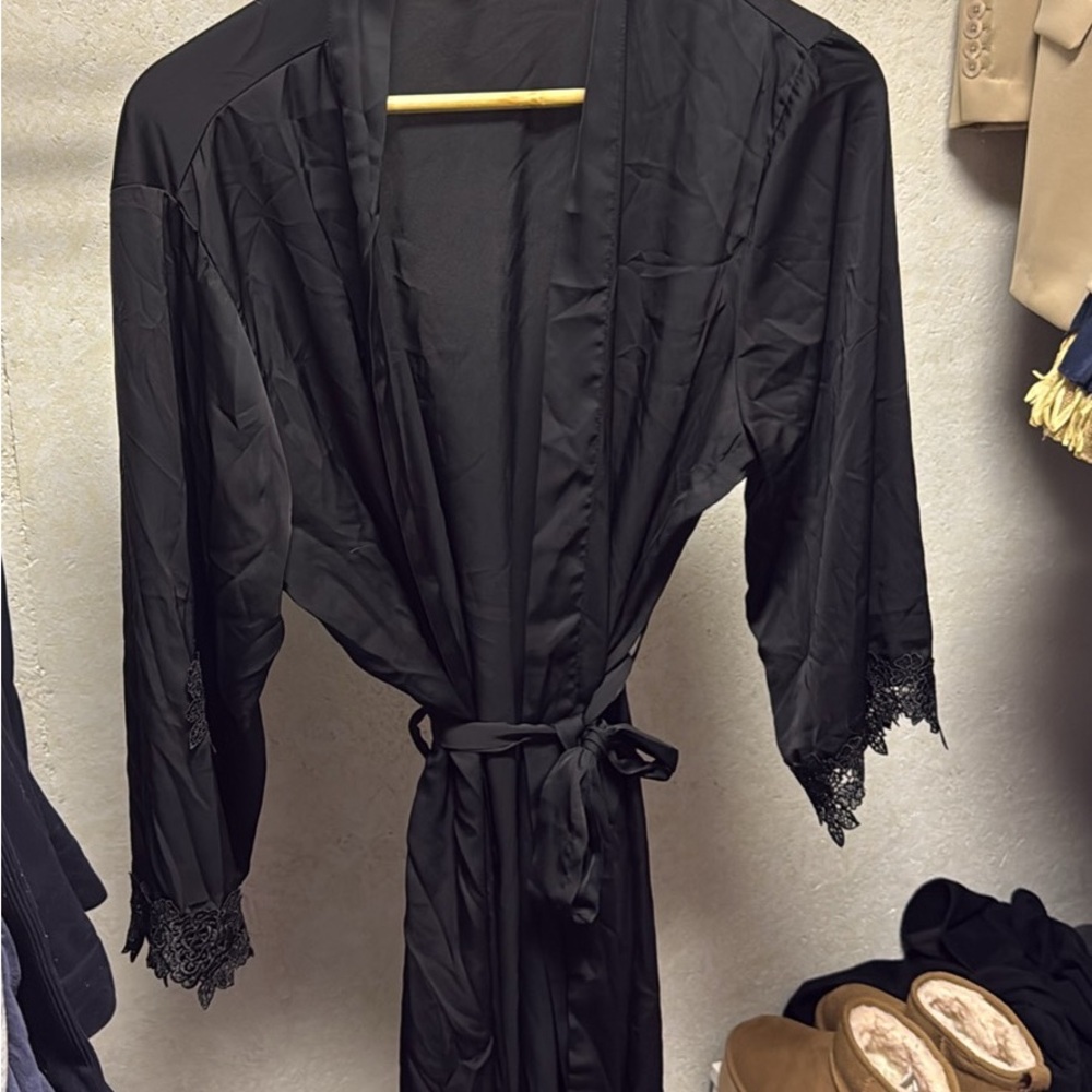 Elegant Black Lace Trim Robe